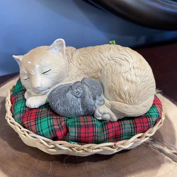 Holiday Vintage Christmas Cat Figurine Laying With A Mouse In A